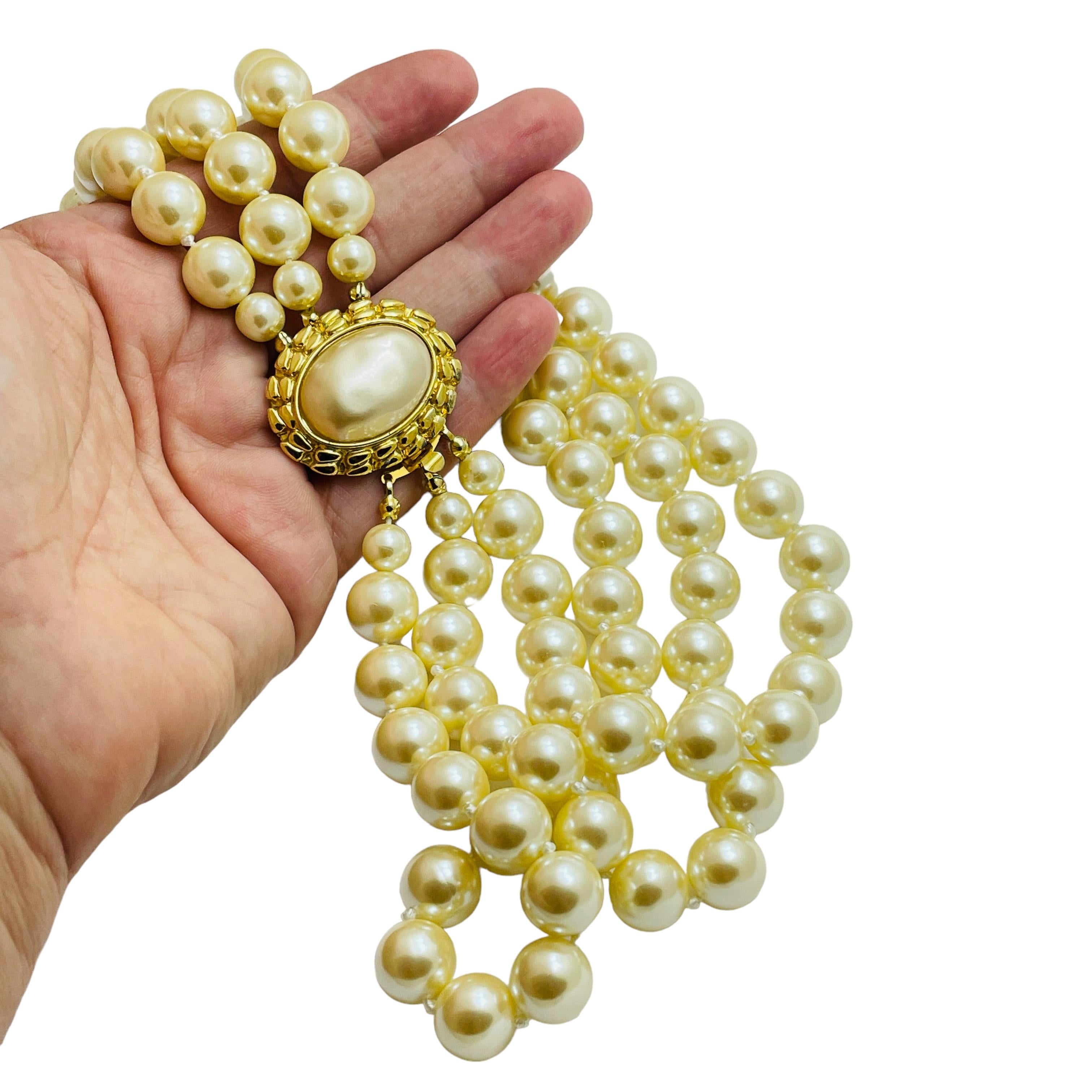 Donna Carolee, collana firmata con perle d'oro, firmata per la passerella. in vendita