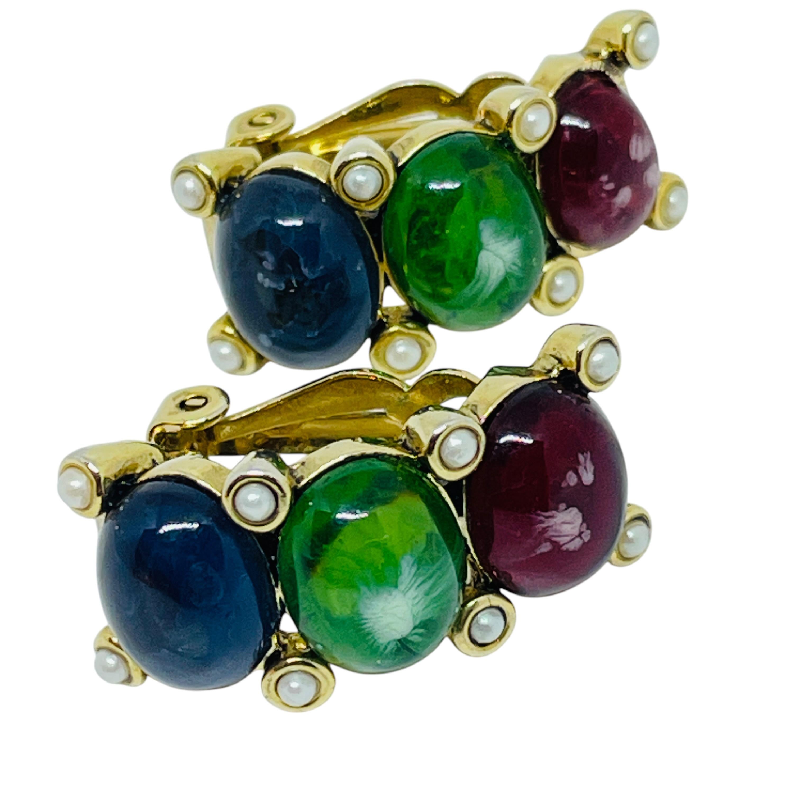 DÉTAILS

• signé CAROLEE

• ton or avec verre

• Boucles d'oreilles design/One vintage 

MESURES

•

CONDITION

• très bon état vintage avec peu de signes d'usure

Sku 51

❤️❤️ BIJOUX DE CRÉATEUR VINTAGE ❤️❤️

❤️❤️ ALEXANDER'S BOUTIQUE ❤️❤️