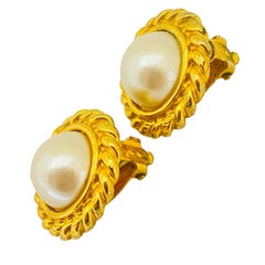 CAROLEE signed vintage gold pearl designer runway clip on earrings