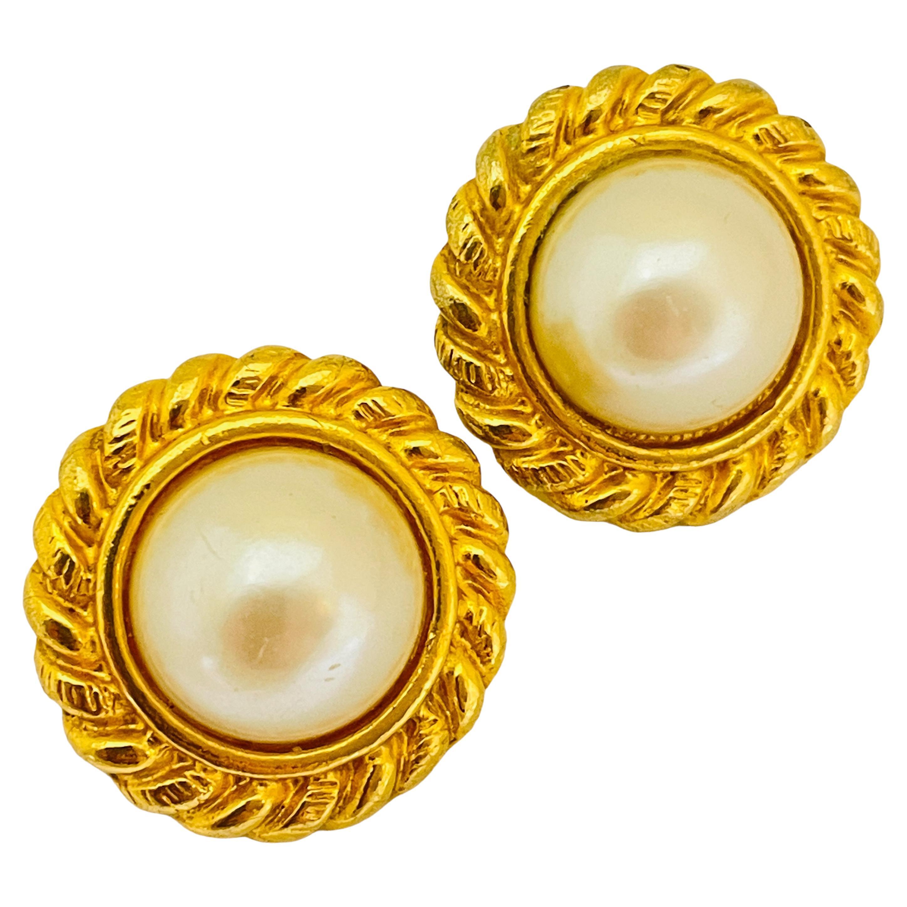 CAROLEE signed vintage gold pearl designer runway clip on earrings