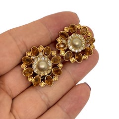 CAROLEE signed vintage gold tone rhinestone flowers designer clip on earrings