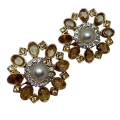 CAROLEE signed Vintage gold tone rhinestone flowers designer clip on earrings