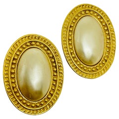 CAROLEE vintage gold tone faux pearls etruscan designer clip on earrings