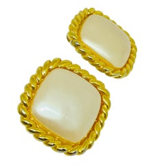 CAROLEE vintage signed gold tone faux pearl massive designer clip on earrings