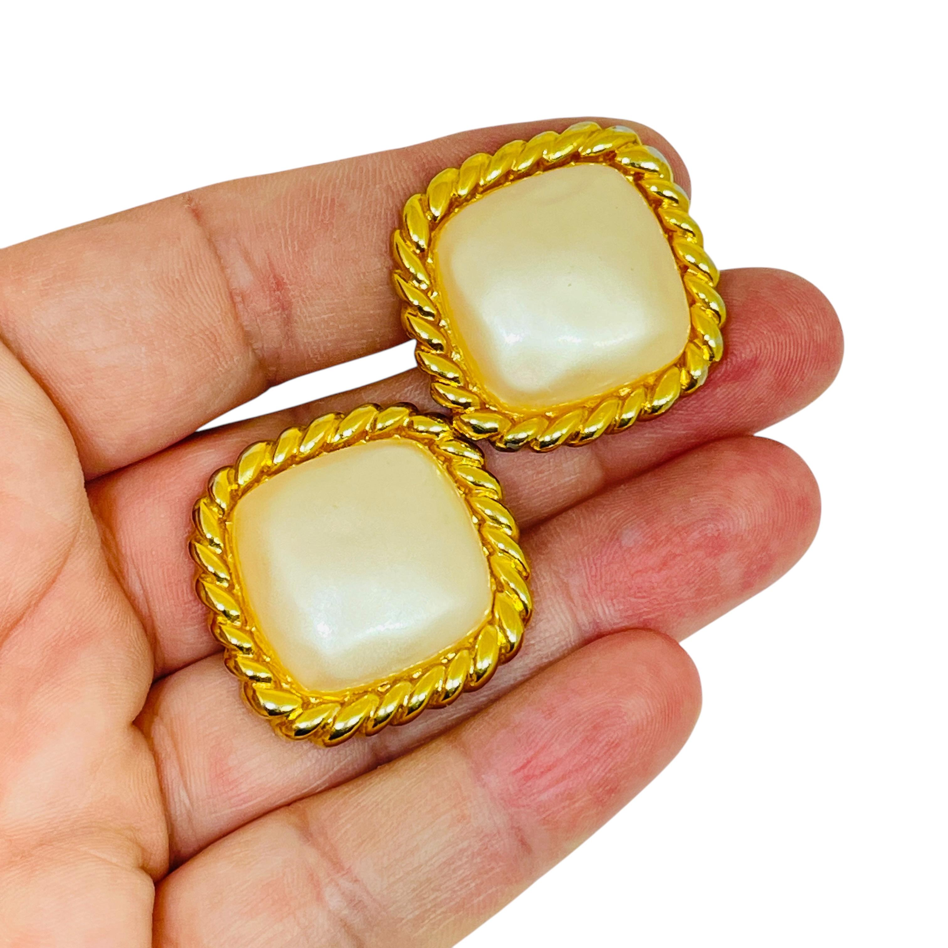 CAROLEE Vintage signiert Goldton faux Perle massiv Designer Clip auf Ohrringe Damen im Angebot