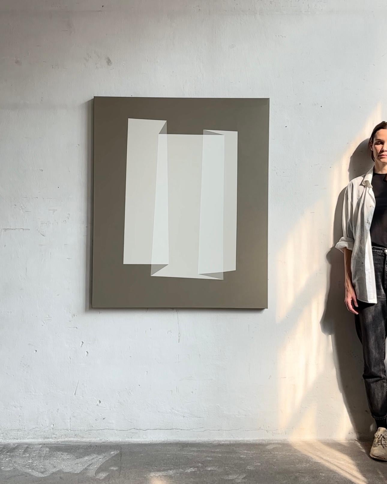 Pintura acrílica abstracta geométrica minimalista con formas arquitectónicas en tierra - Abstract Painting Gris de Carolin Kreutzer