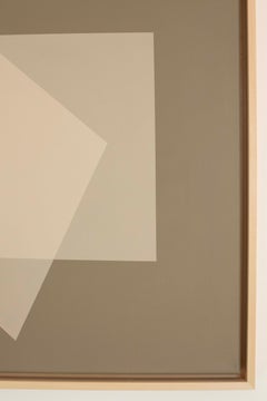 Quadro astratto geometrico minimalista in tonalità grigio terra di Caroline Kreutzer
