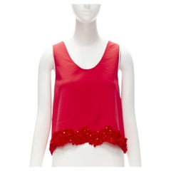 CAROLINA HERRERA 2021 - Débardeur festonné en crêpe de laine rouge à pétales floraux et paillettes US0 XS