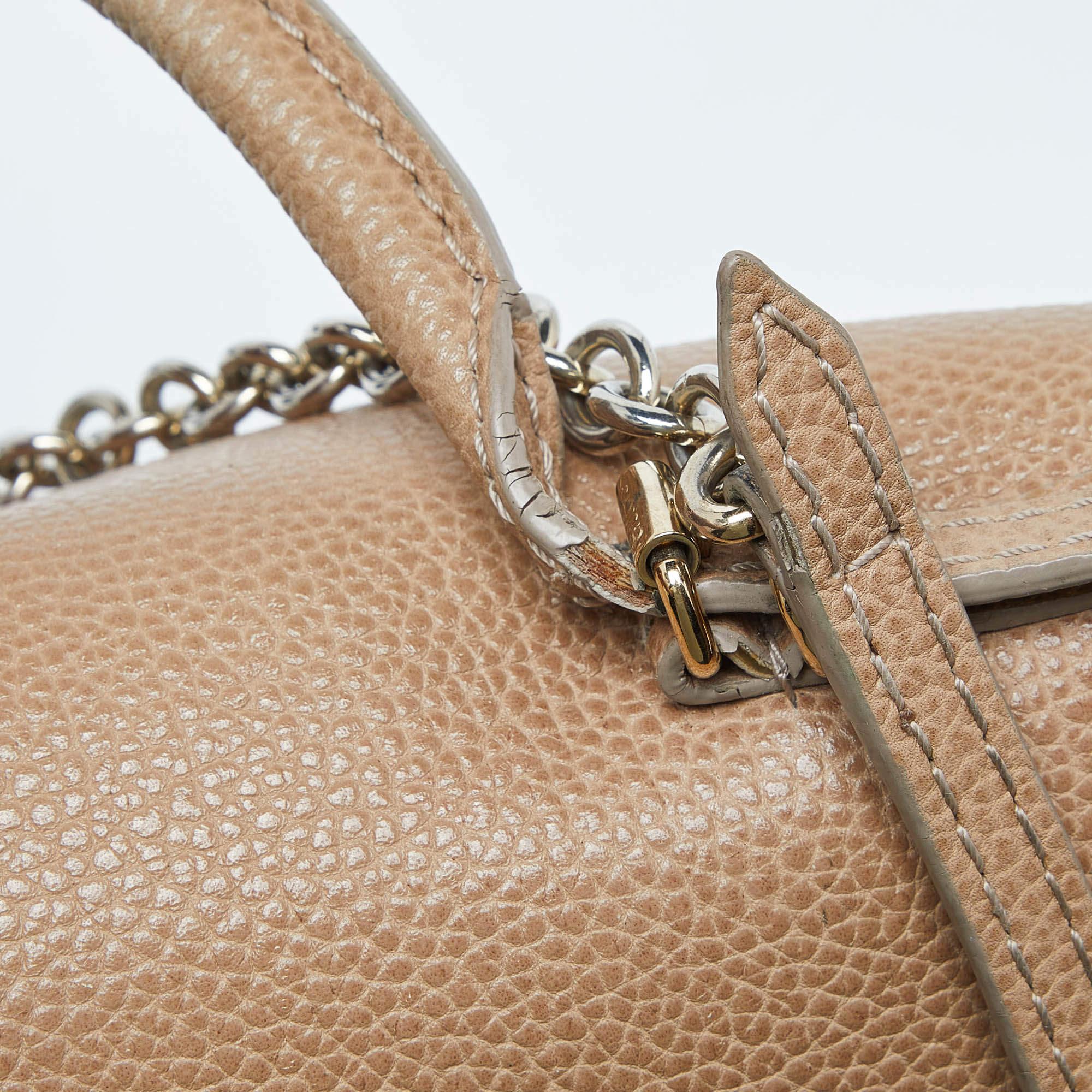 Carolina Herrera Bolso de asa superior con solapa Minuetto de piel beige 1