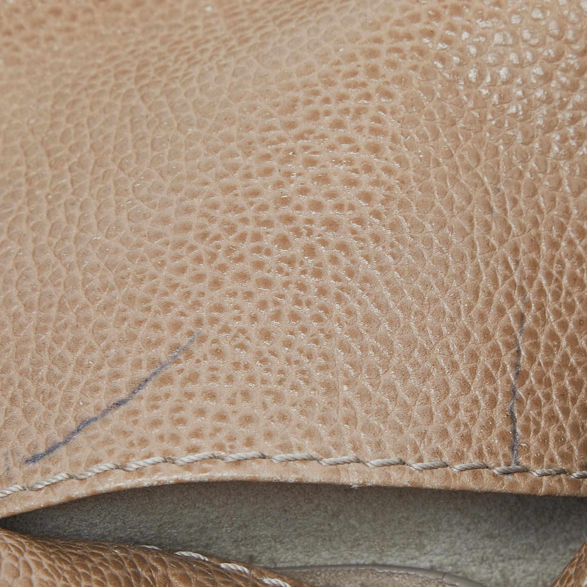 Carolina Herrera Bolso de asa superior con solapa Minuetto de piel beige 2