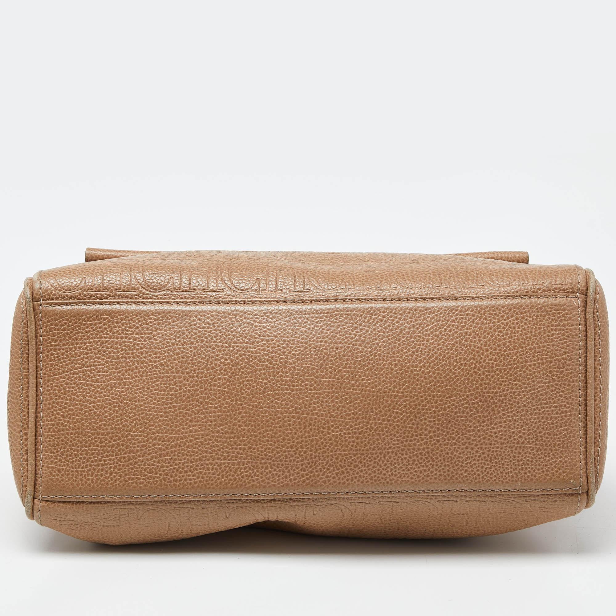 Carolina Herrera Bolso de asa superior con solapa Minuetto de piel beige 3