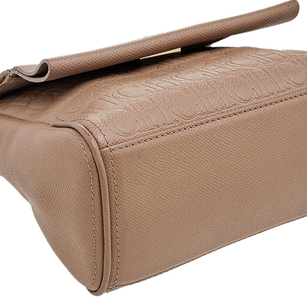 Carolina Herrera Borsa Minuetto in pelle beige con monogramma in rilievo 2