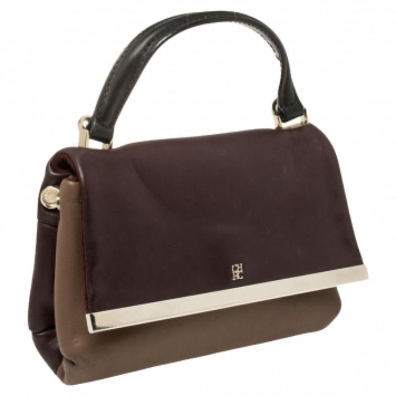 Carolina Herrera is one name that we can always count on for the best kind of designer bags. This bag is one such creation featuring a gorgeous exterior with the brand logo on the flap. The lined interior of the bag can easily hold all your little