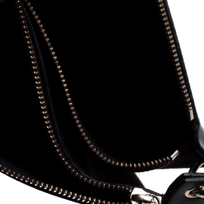 Carolina Herrera Black Leather Castanuela Messenger Bag In Good Condition In Dubai, Al Qouz 2