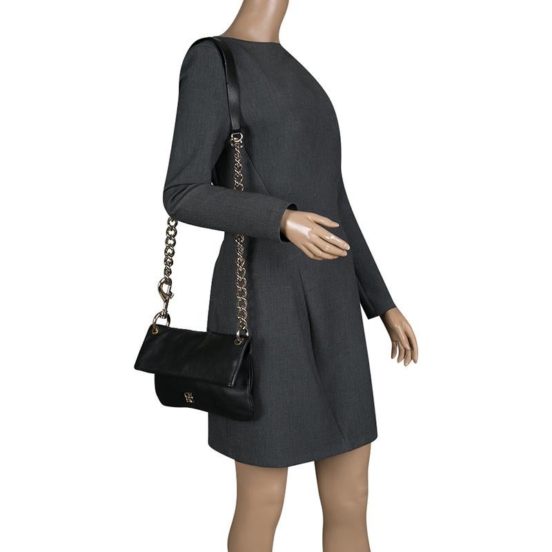 Carolina Herrera Black Leather Chain Shoulder Bag In Good Condition In Dubai, Al Qouz 2