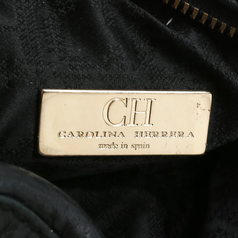 Carolina Herrera Black Leather Mini Tassel Crossbody Bag In Good Condition In Dubai, Al Qouz 2