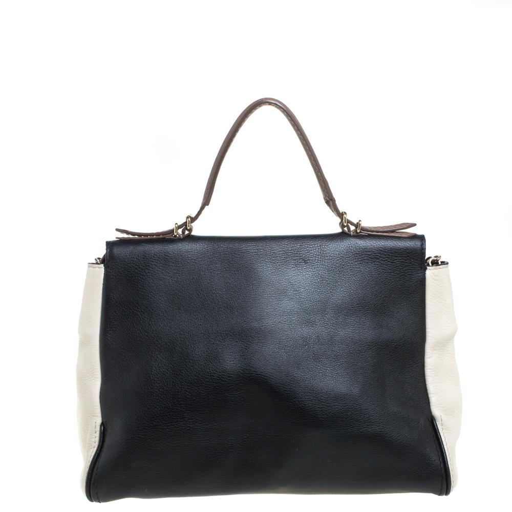 This Minuetto bag from the house of Carolina Herrera is something you would go to season after season. It has been crafted from leather and features a smooth flap style. It comes with a chain shoulder strap in addition to a top handle. It has a