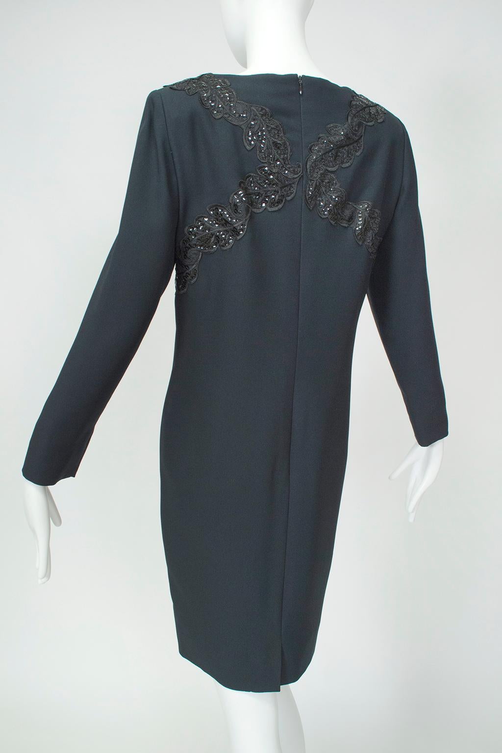 Carolina Herrera - Mini robe de cocktail droite noire avec bandeau à sequins, taille M, années 1980 en vente 3