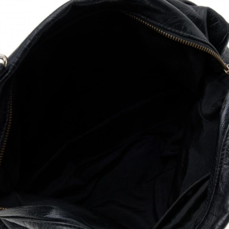 Carolina Herrera Boston Tasche aus schwarzem, geprägtem Leder mit Monogramm im Angebot 1