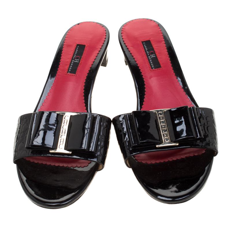 For days when you don't want to wear heels, opt for this stunning slides from the house of Carolina Herrera. It features a patent leather body detailed with bow detail at the frontal strap. They are set on a low-lying block heel that offers immense