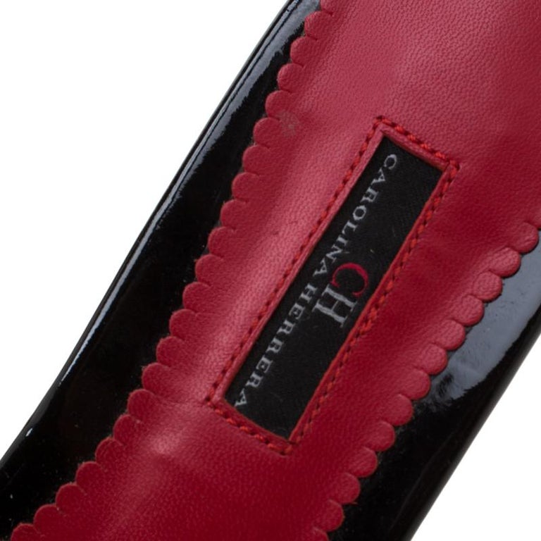 carolina herrera initials insignia cutout leather slides