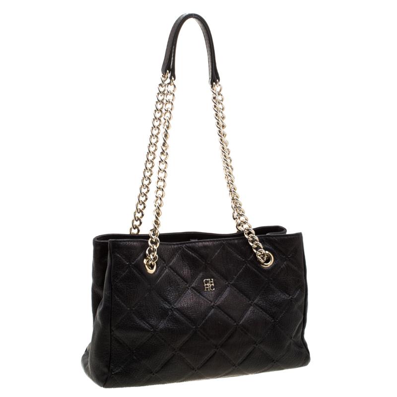 Carolina Herrera brings you this lovely tote that has been crafted from black quilted leather. It has a well-sized fabric interior, and the bag is completed with two top handles and protective metal feet. This stylish tote is perfect for everyday