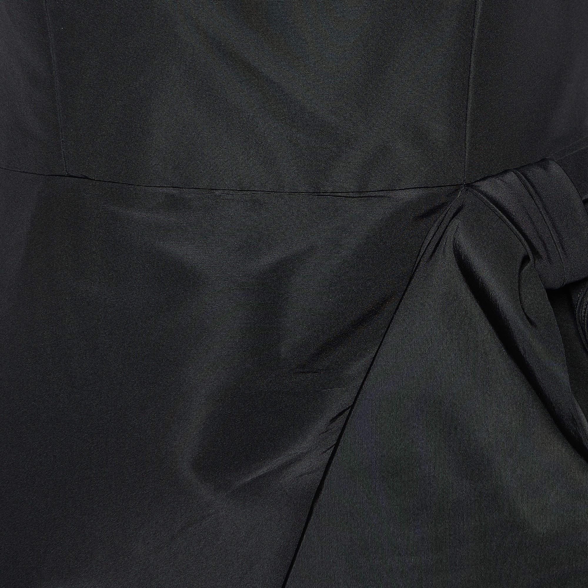 Carolina Herrera Black Silk Taffeta Bow Detail Cascading Gown M In Excellent Condition For Sale In Dubai, Al Qouz 2