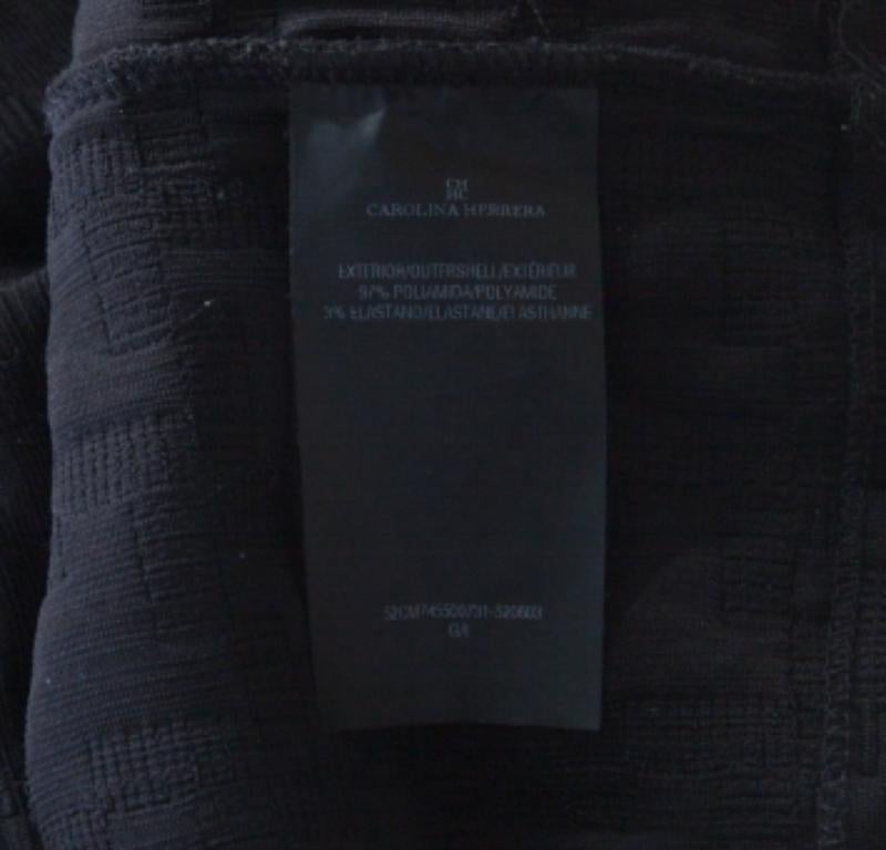 Carolina Herrera Top nero in neoprene elasticizzato con dettaglio fiocco al collo L.L. In condizioni buone in vendita a Dubai, Al Qouz 2