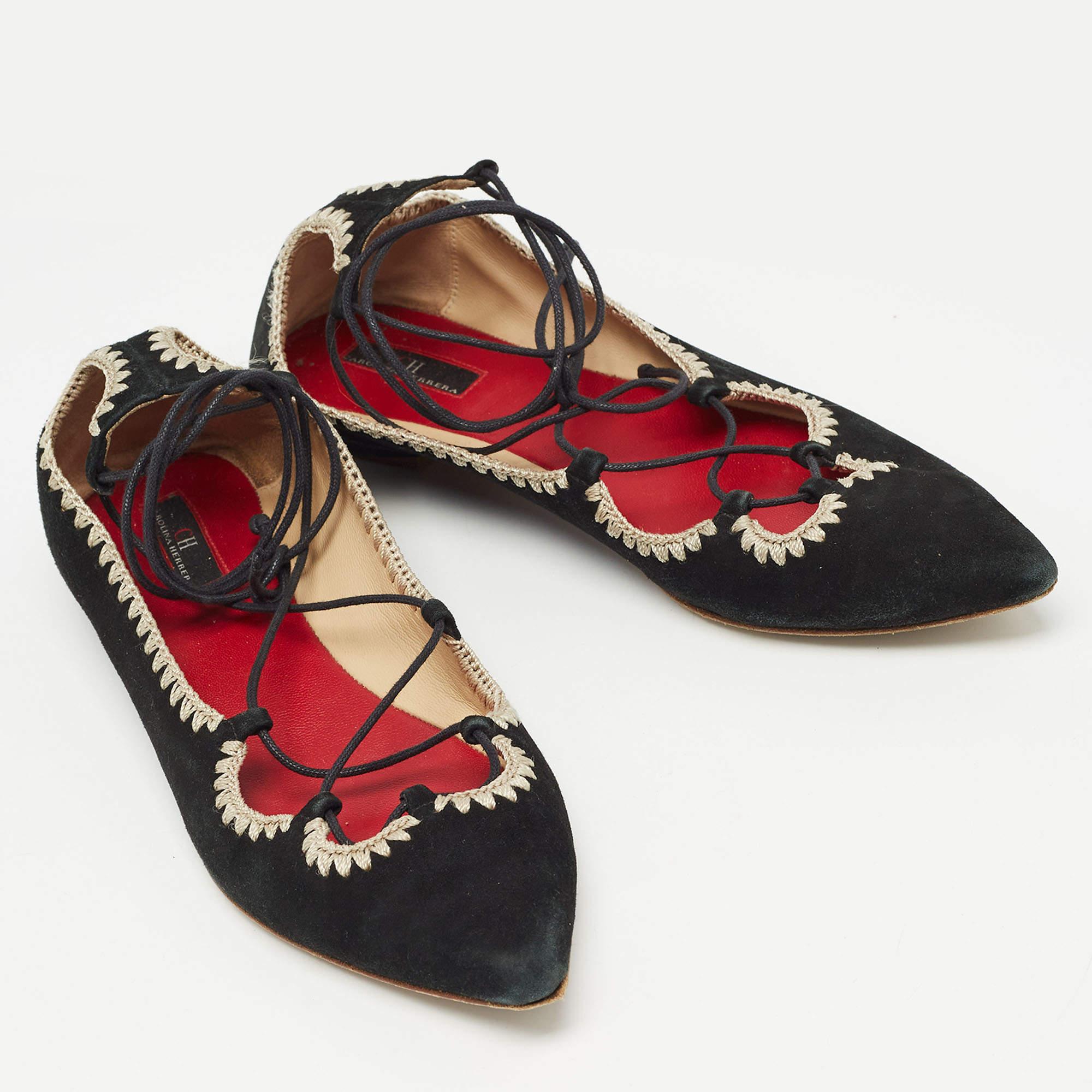 Carolina Herrera Bailarinas de ante negro con lazo en punta talla 37 en Bueno estado para la venta en Dubai, Al Qouz 2