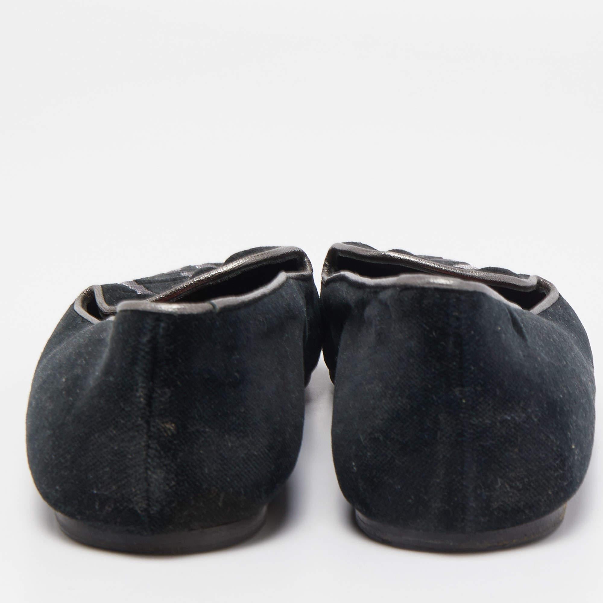 Carolina Herrera Black Suede Smoking Slipper  Size 37 For Sale 1