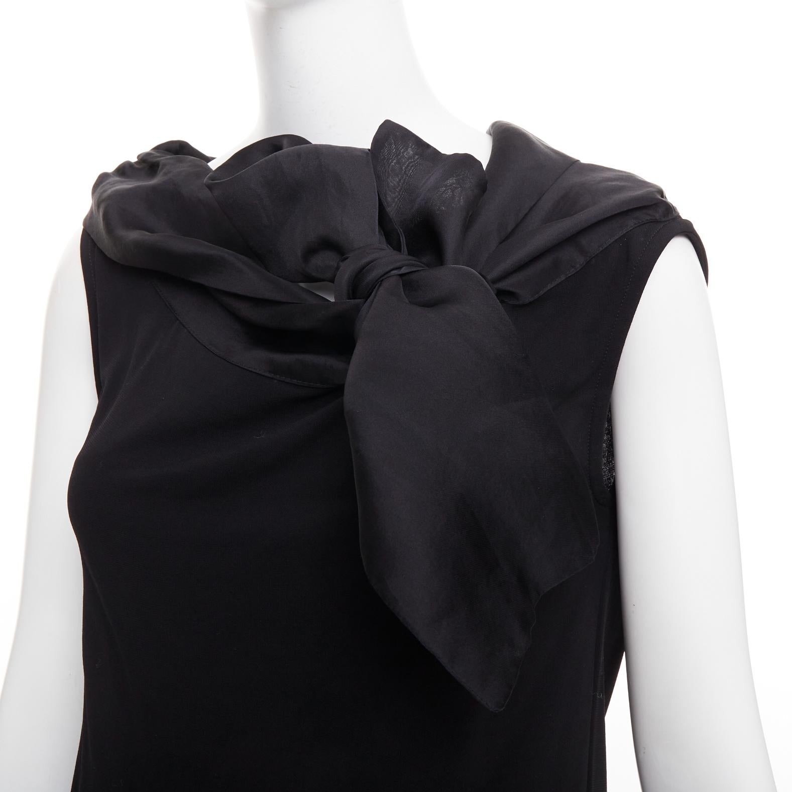 Carolina Herrera canotta asimmetrica con fiocco in seta di viscosa nera S in vendita 2