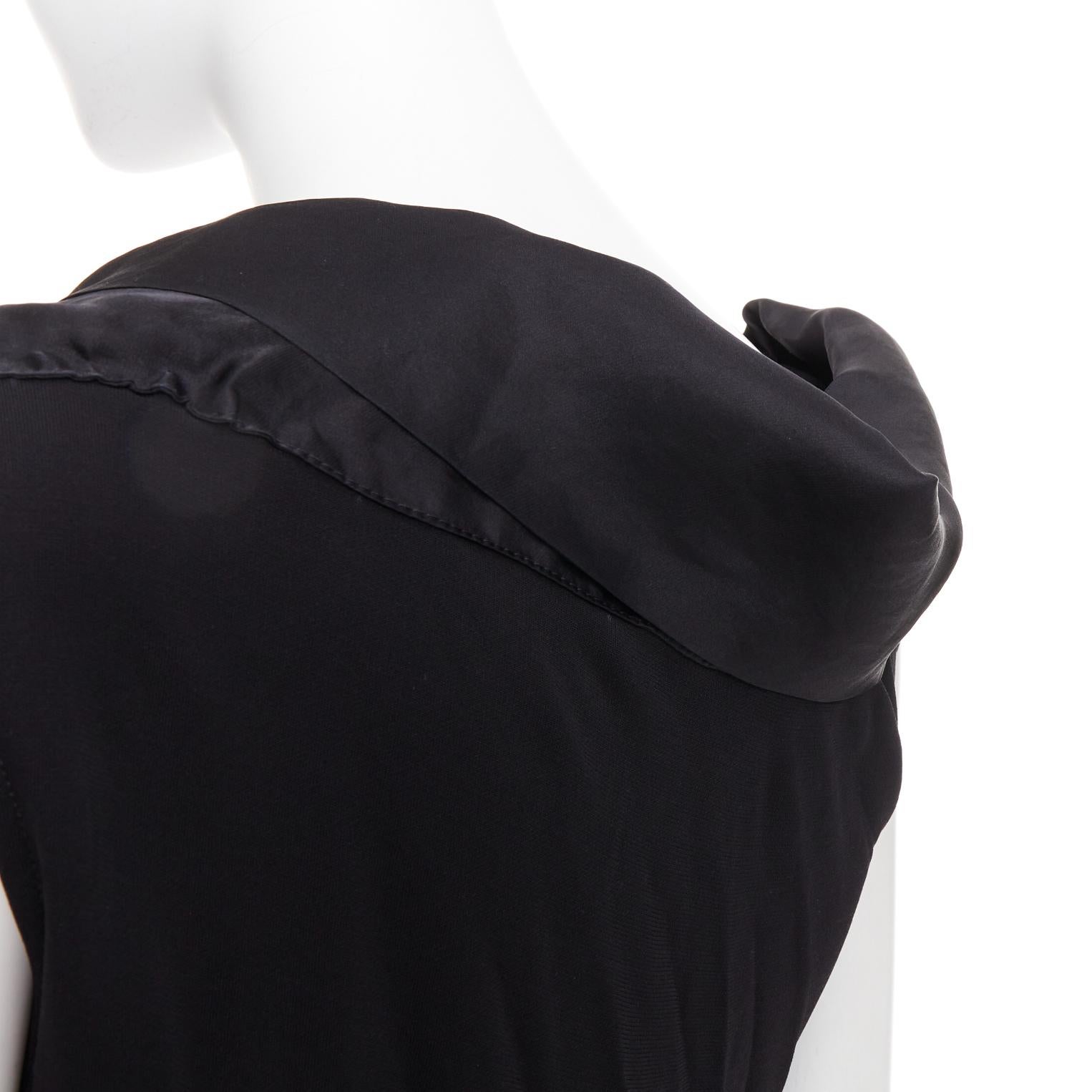 Carolina Herrera canotta asimmetrica con fiocco in seta di viscosa nera S in vendita 3