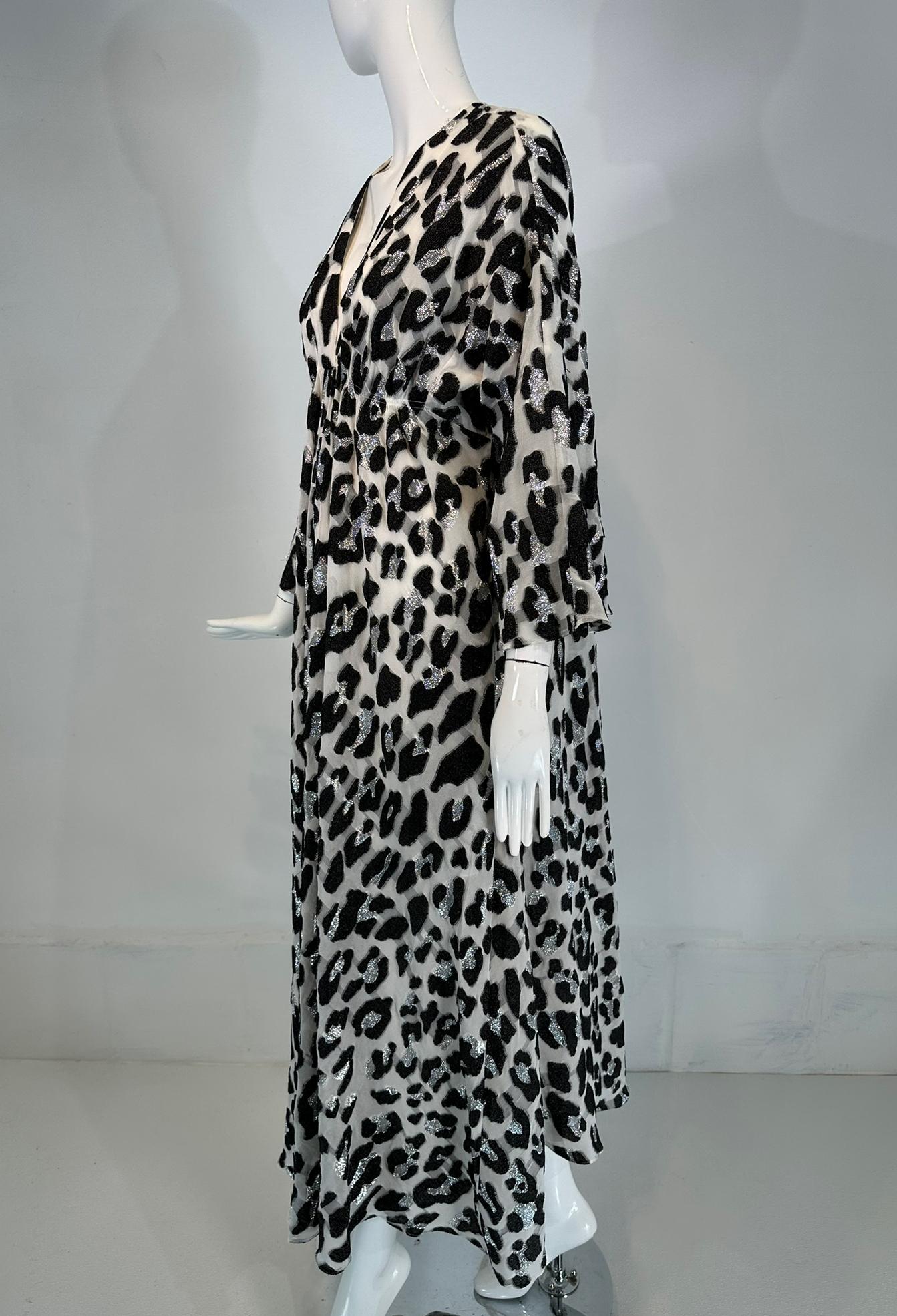 Carolina Herrera Black White & Silver Metallic Silk Leopard Print Caftan Small In Excellent Condition In West Palm Beach, FL