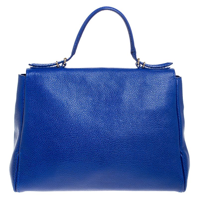 This Minuetto flap bag from the house of Carolina Herrera is something you would go to season after season. It has been crafted from a lovely blue leather body and features a flap style. It comes with a flat top handle. It has a subtle slouch to the