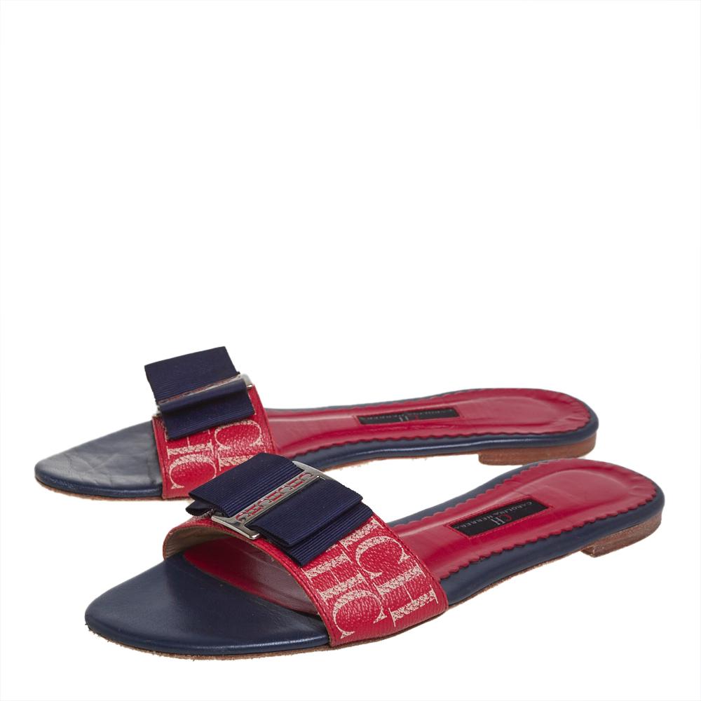 Carolina Herrera Blue/Red Leather Bow Flat Slides Size 39 In Good Condition In Dubai, Al Qouz 2