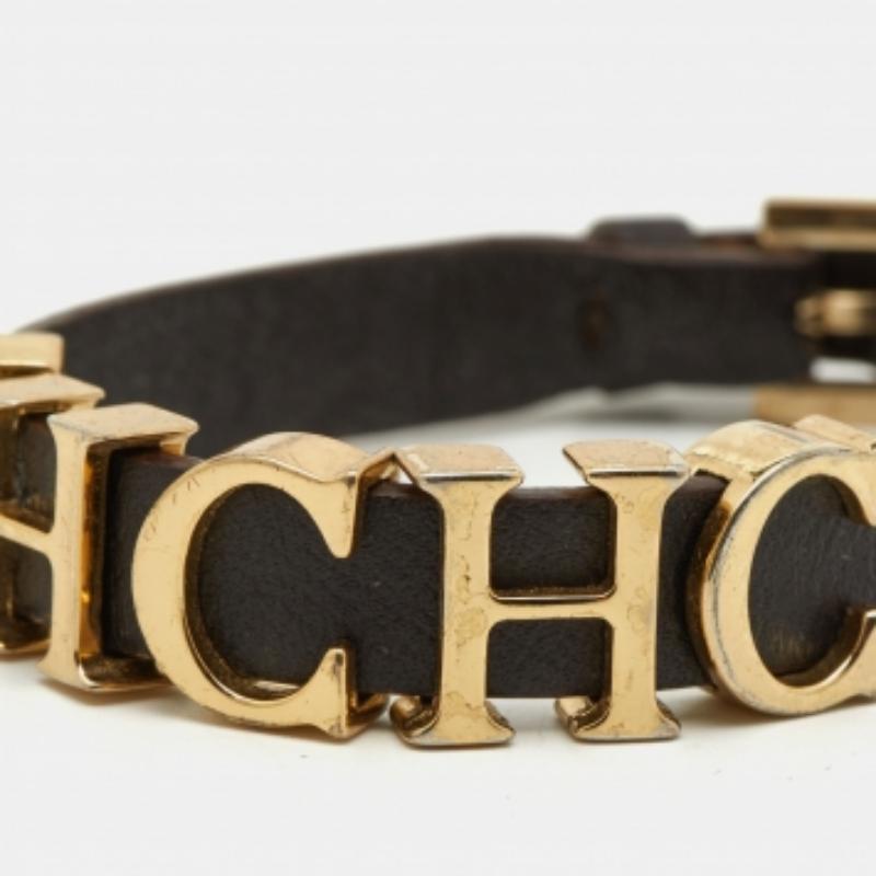 Bracelet à breloques avec logo en cuir Brown Carolina Herrera Pour femmes en vente