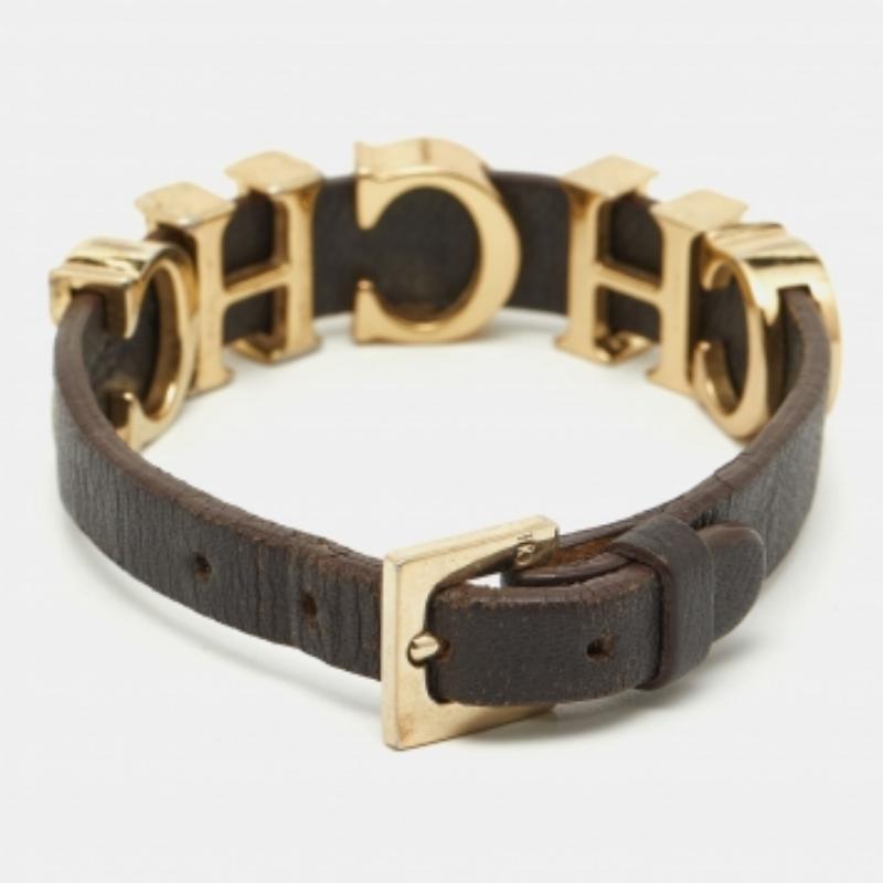 Bracelet à breloques avec logo en cuir Brown Carolina Herrera en vente 2