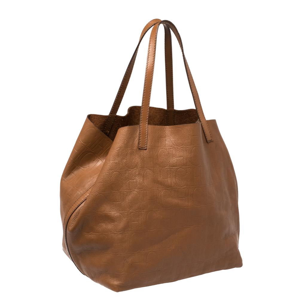 Carolina Herrera - Tote Matrioska in pelle Monogram marrone In condizioni discrete a Dubai, Al Qouz 2