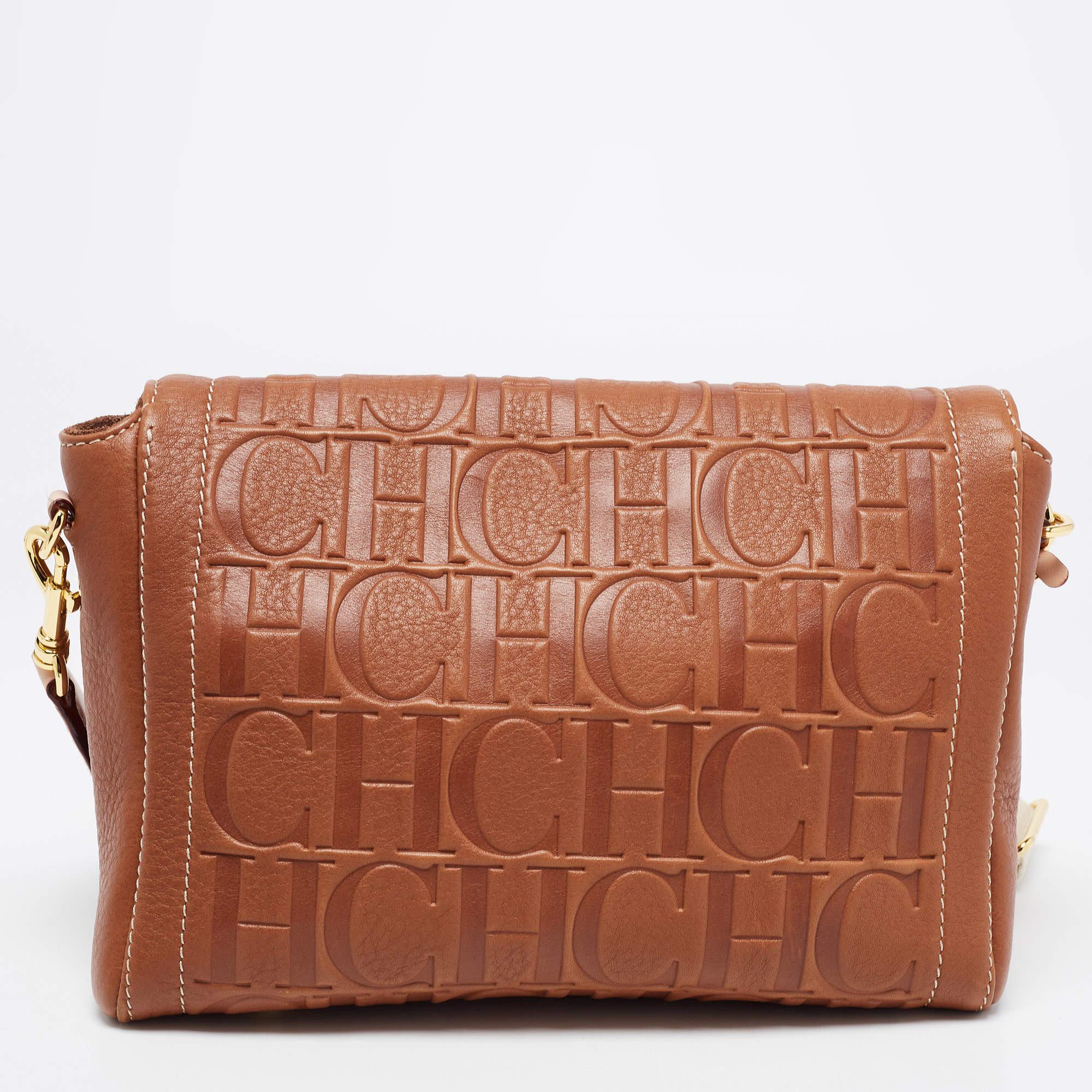 Express your personal style with this high-end crossbody bag. Crafted from quality materials, it has been added with fine details and is finished perfectly. It features a well-sized interior.

Includes: Lock and Key, Detachable Strap

