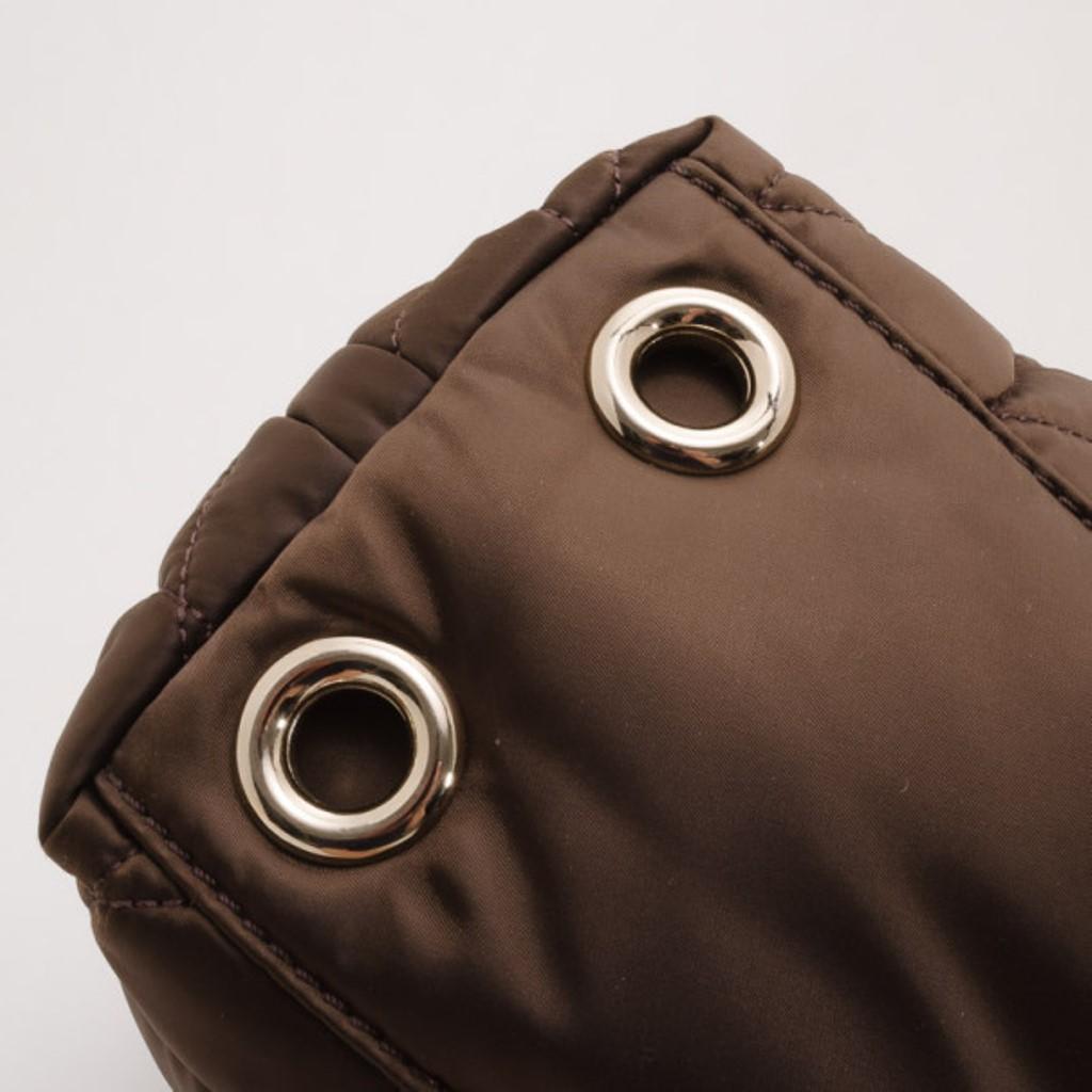 Carolina Herrera Braune gesteppte Nylon-Tasche 5