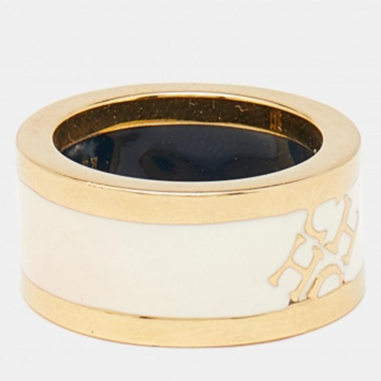 Bague Carolina Herrera CH émail crème ton or Taille 54 en vente 2