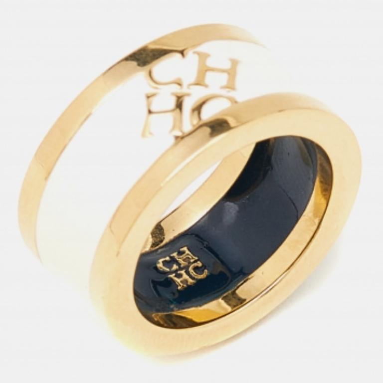 Bague Carolina Herrera CH émail crème ton or Taille 54 en vente 5