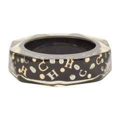 Carolina Herrera CH Crystals Goldfarbener Harz-Armreif