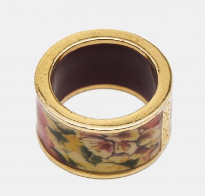 Carolina Herrera CH Enamel Gold Tone Ring Size 53 In Fair Condition For Sale In Dubai, Al Qouz 2