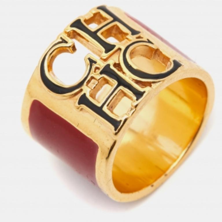 Bague Carolina Herrera CH émail ton or Taille 53 Bon état - En vente à Dubai, Al Qouz 2