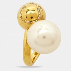 Carolina Herrera CH Anello con cristalli finti e perle in oro misura 49
