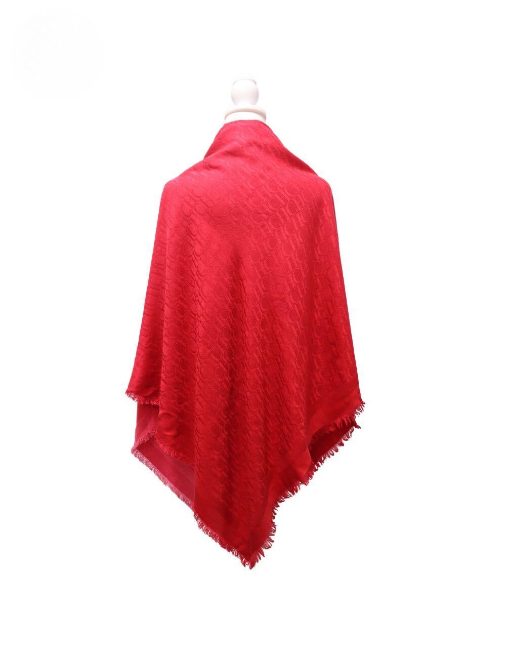 Carolina Herrera CH Initials 140 shawl In Good Condition For Sale In Amman, JO