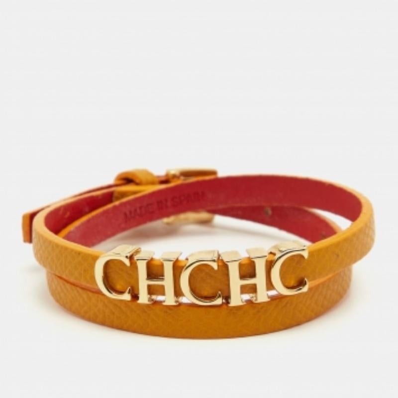 Bracelet double tour en cuir doré avec logo Carolina Herrera CH Bon état - En vente à Dubai, Al Qouz 2