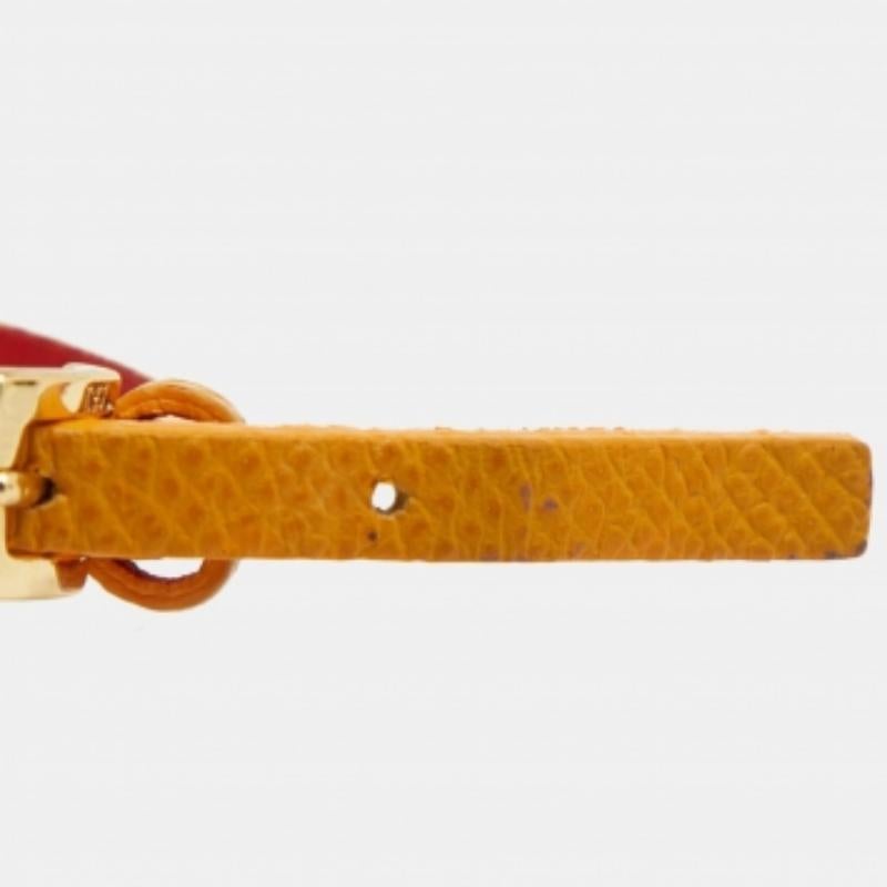 Bracelet double tour en cuir doré avec logo Carolina Herrera CH en vente 2