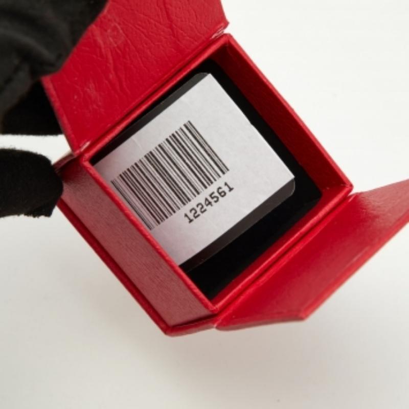 Bracelet double tour en cuir doré avec logo Carolina Herrera CH en vente 3